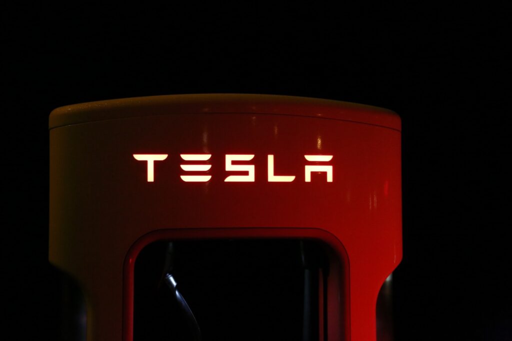 Tesla - Header