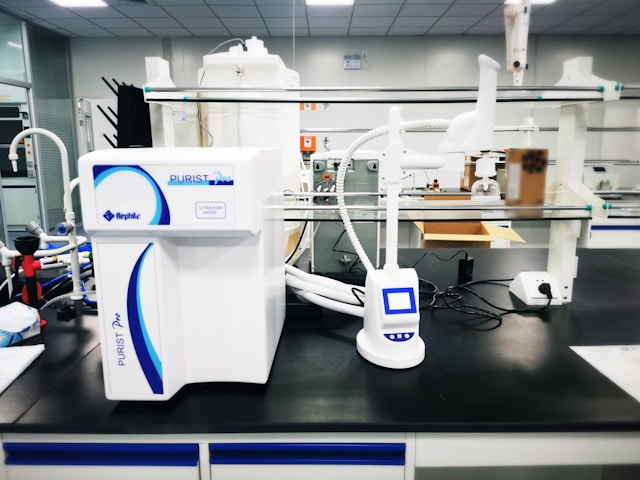 Advanced water purification equipment in a laboratory, representing reverse osmosis as one of the 5 methods of water purification.