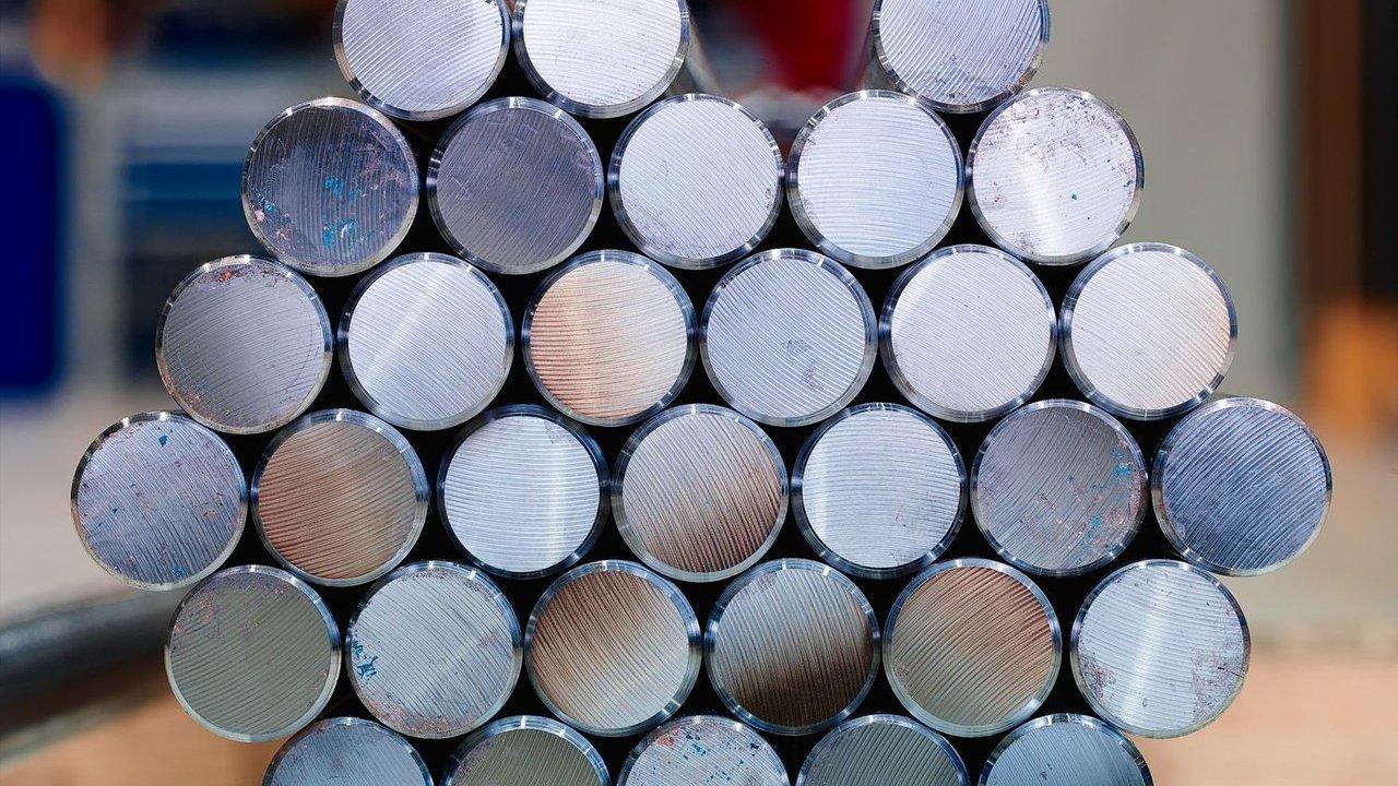 Stacked round steel bars viewed from their cut ends
